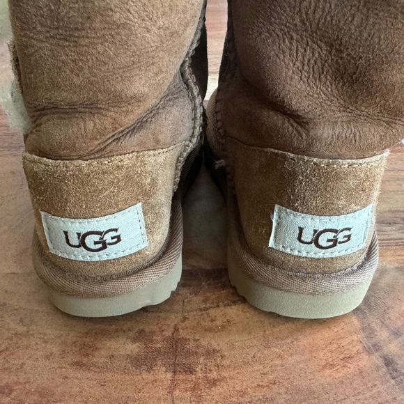 *NEW* UGG BAILEY BUTTON Il Kids Black Boots – Size 9 - Picture 10 of 12